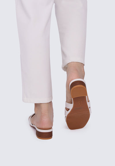 Isla Comfy Sandals In Off White